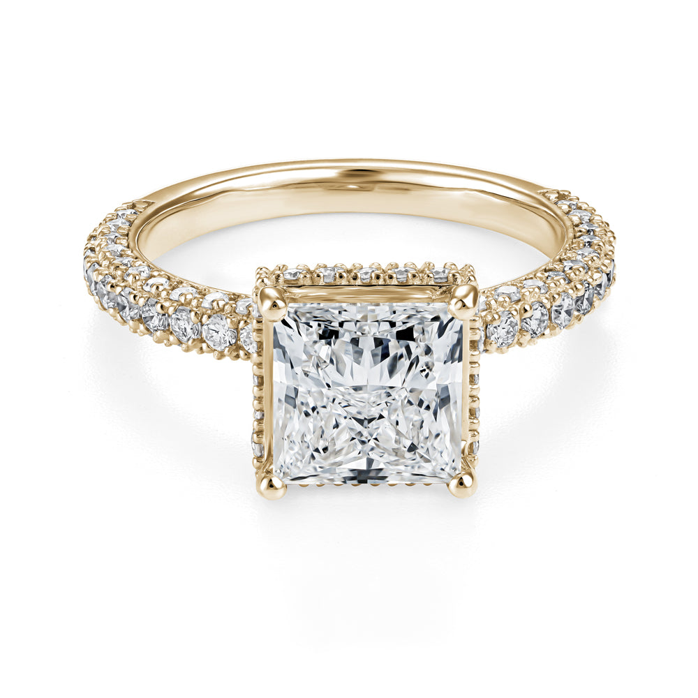 Bague diamant central coupe princesse 2.50 Ct avec diamants sur les 3 côtés