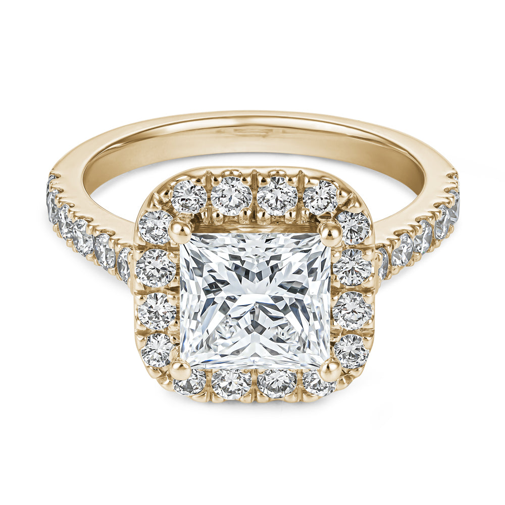 Bague avec Diamant Coupe Princesse de 2,00 Carat et Halo de Diamants