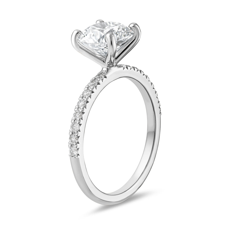Classic Ring with 2.00 Ct Round Center Diamond and Diamond Pave