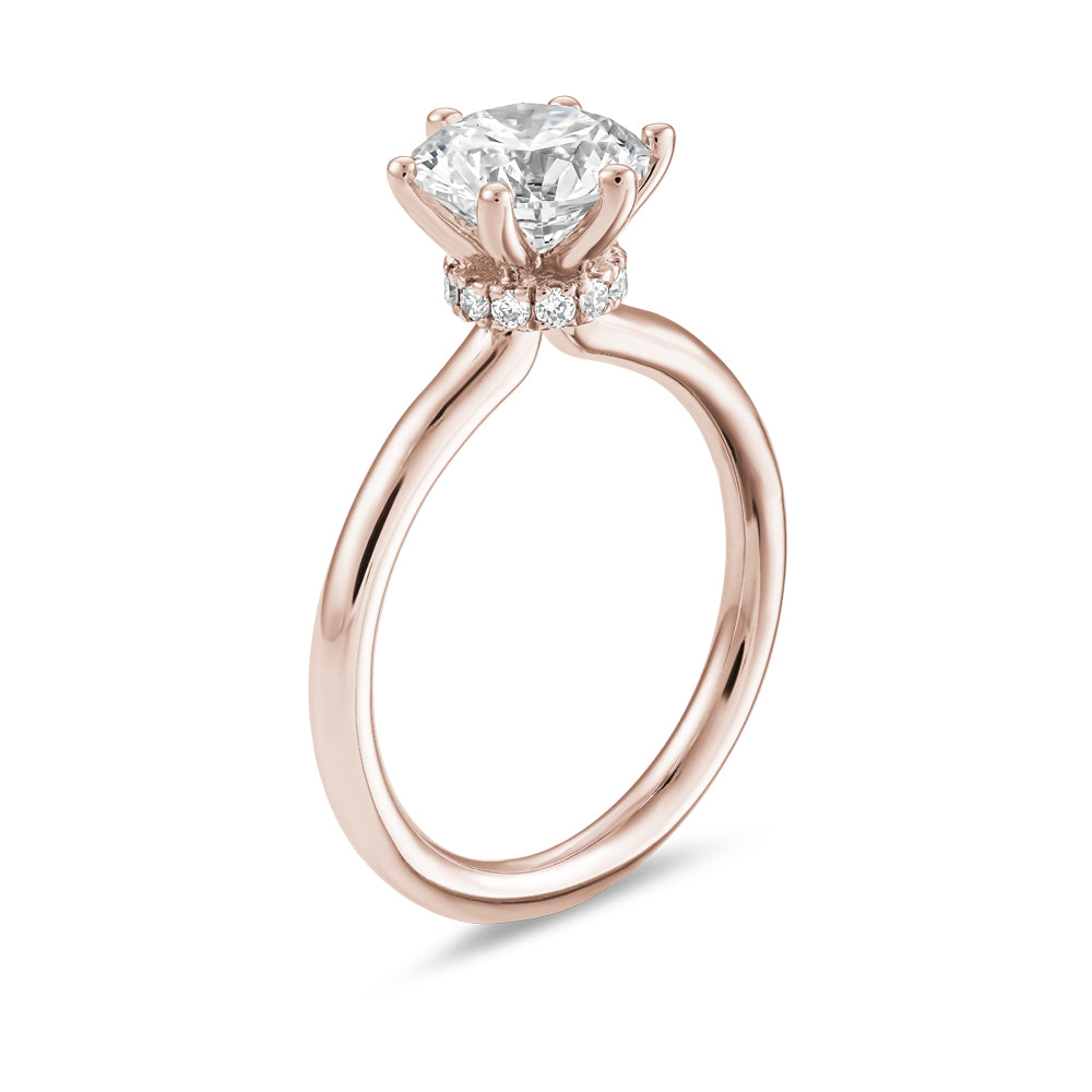 18k gold ring with 1.55 Carat central diamond, 6 prongs and hidden halo of small diamonds