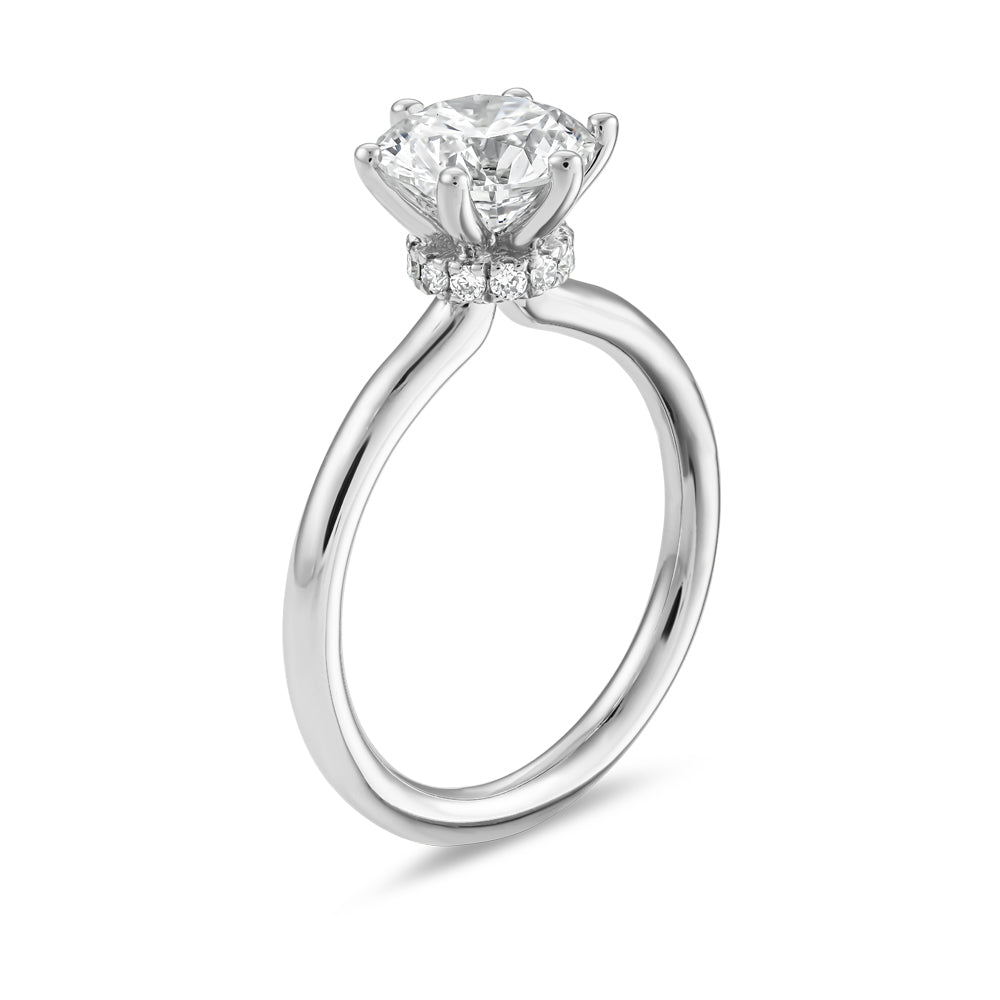 18k gold ring with 1.55 Carat central diamond, 6 prongs and hidden halo of small diamonds