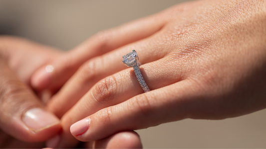 Personnaliser une bague de fiançailles avec style