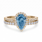 Bague avec Diamant Central Fancy Vivid Pink Blue VS1 Coupe Poire et Halo Pavé de Diamants