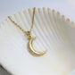 LUNA | Collier avec pendentif en forme de croissant de lune en or 10k