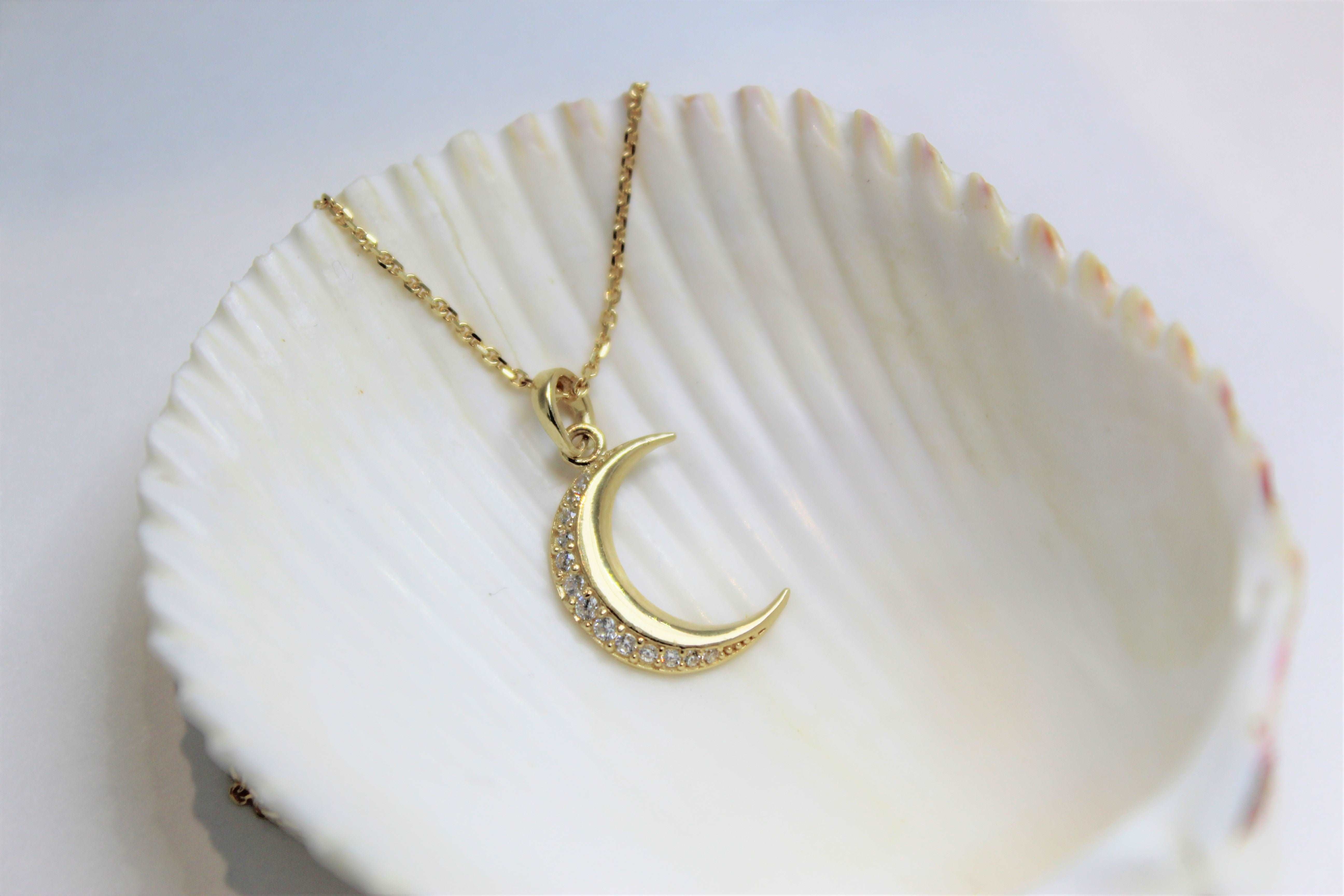 LUNA | Collier avec pendentif en forme de croissant de lune en or 10k