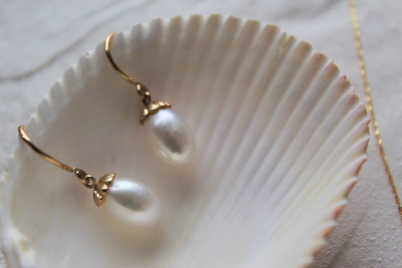 Boucles d'oreilles avec perles d'eau douce en or 14 carats, style vintage, or blanc