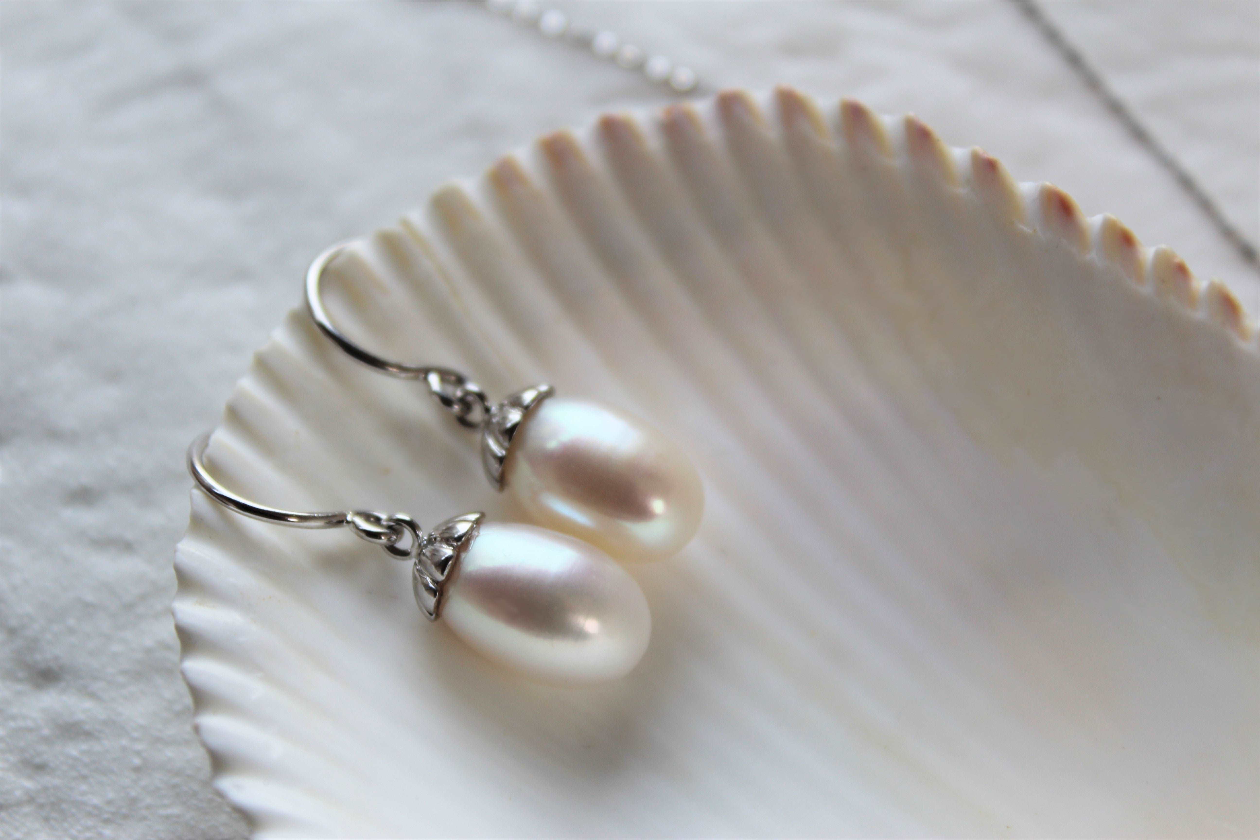 Boucles d'oreilles avec perles d'eau douce en or 14 carats, style vintage, or blanc