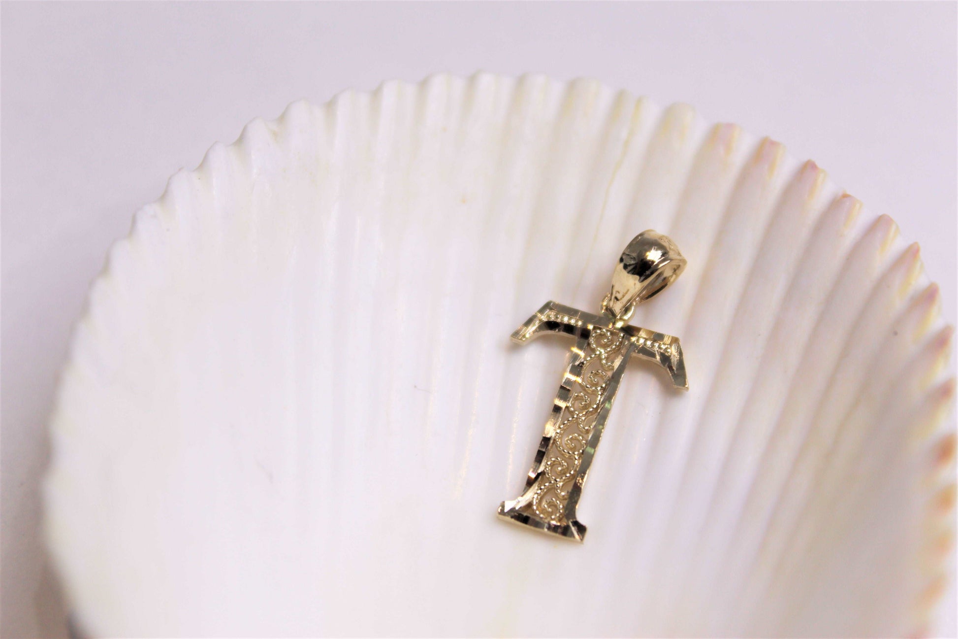 Pendentif / collier Initiales en or jaune 10K avec pendentif une lettre