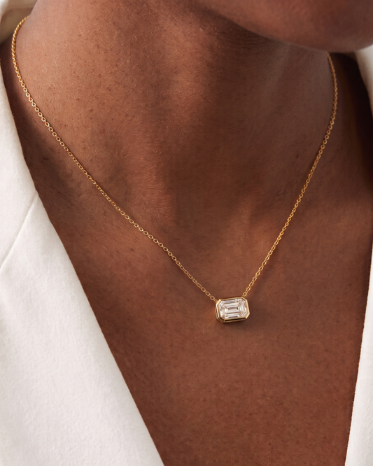 Collier VIKO Bezel avec Diamant de Laboratoire Taille Émeraude en Or 14K