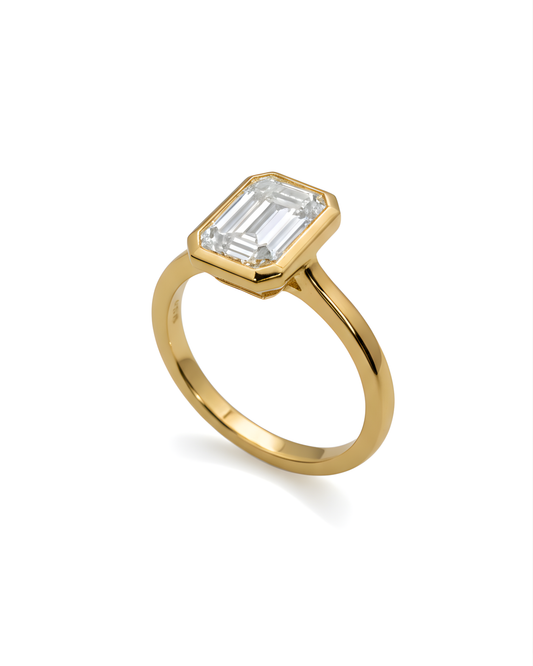 Bague en Or 14k avec Diamant Émeraude 3,06 Carats – Thin Bezel Raffiné