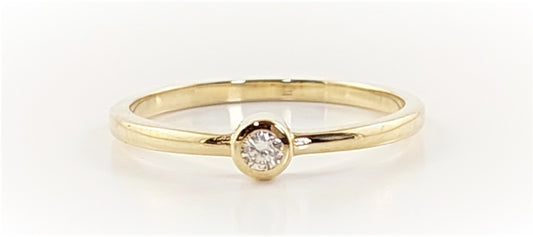 Bague minimaliste en or 14k et diamant de 0.05 ct