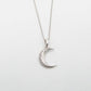 LUNA | Collier avec pendentif en forme de croissant de lune en or 10k