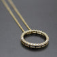 Collier rond en or et diamants. collier pour femme. collier serti de diamants. collier en diamants. pendentif en or pour femme. pendentif avec diamants montréal. collier 14 kt.