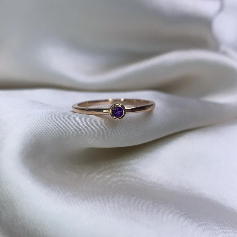 SATIN | Bague en or 14 carats et pierre ronde | Améthyste - Bijouterie Viko