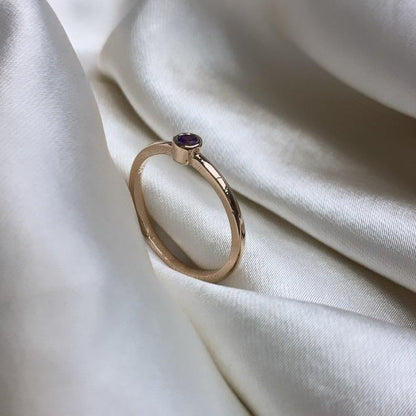 SATIN | Bague en or 14 carats et pierre ronde | Améthyste - Bijouterie Viko