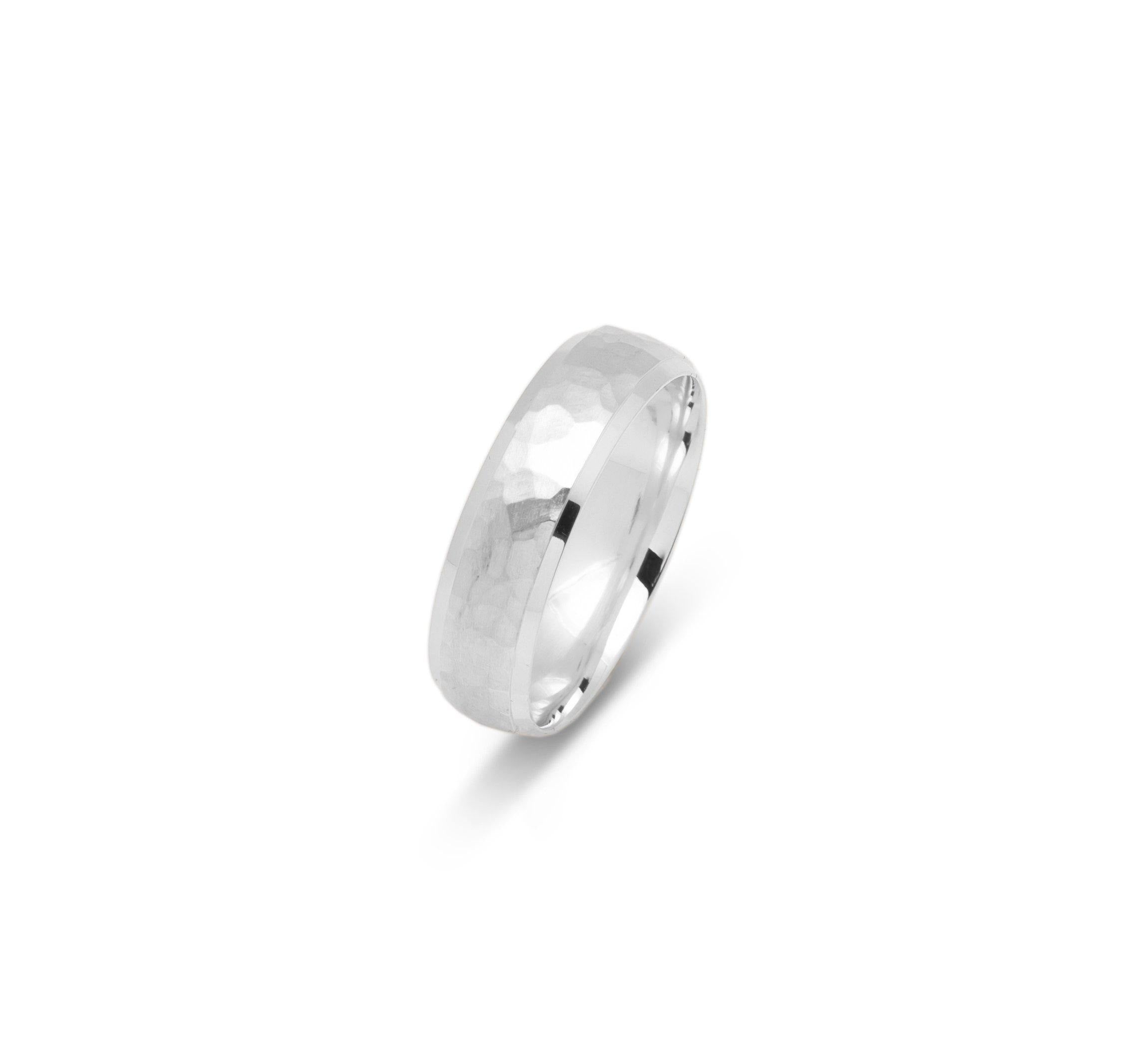 VK-3045 | Anneau de mariage pour hommes et femmes | Martelé & côtés brillants