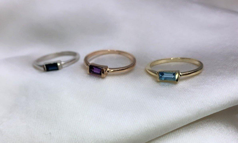 SATIN | Bague en or 14K et pierre baguette | Améthyste